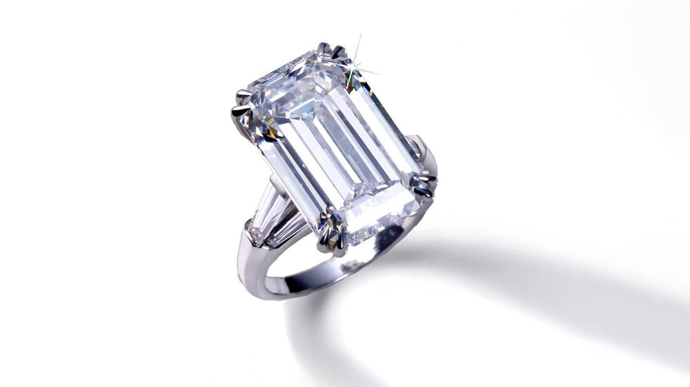 Lester Lampert only sells and works with Natural Diamonds