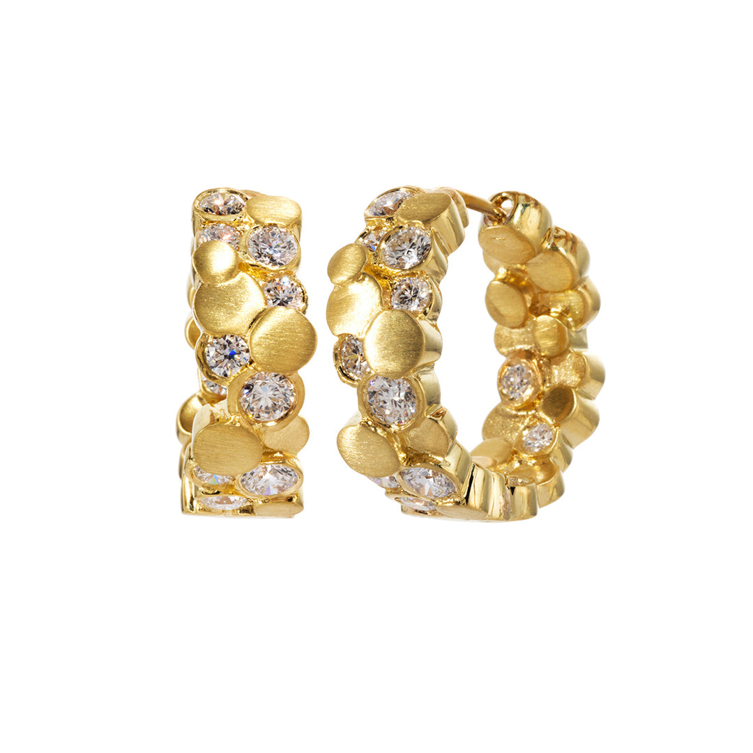 BubbeLLes wide hoop earrings in 18k yellow gold with sparkling round-cut diamonds and overlapping bubble design