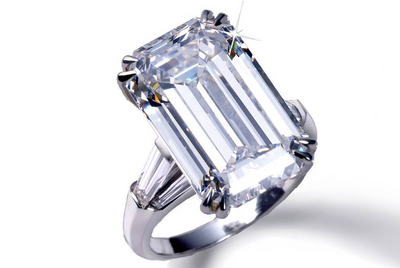 Lester Lampert only sells and works with Natural Diamonds